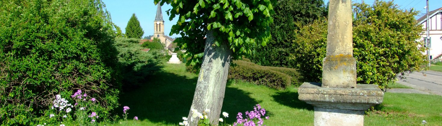 Croix de mission + Église